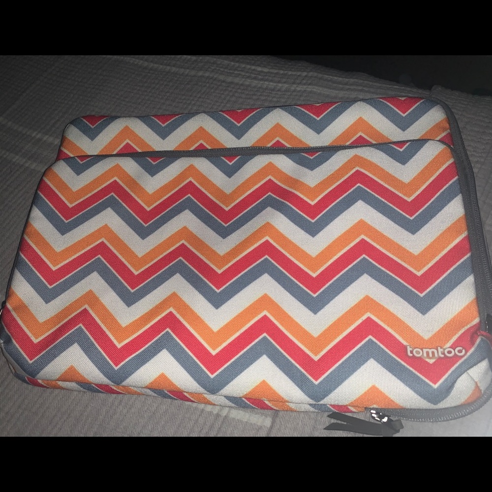Tomtoo 14” laptop bag/carrier. New, no tags